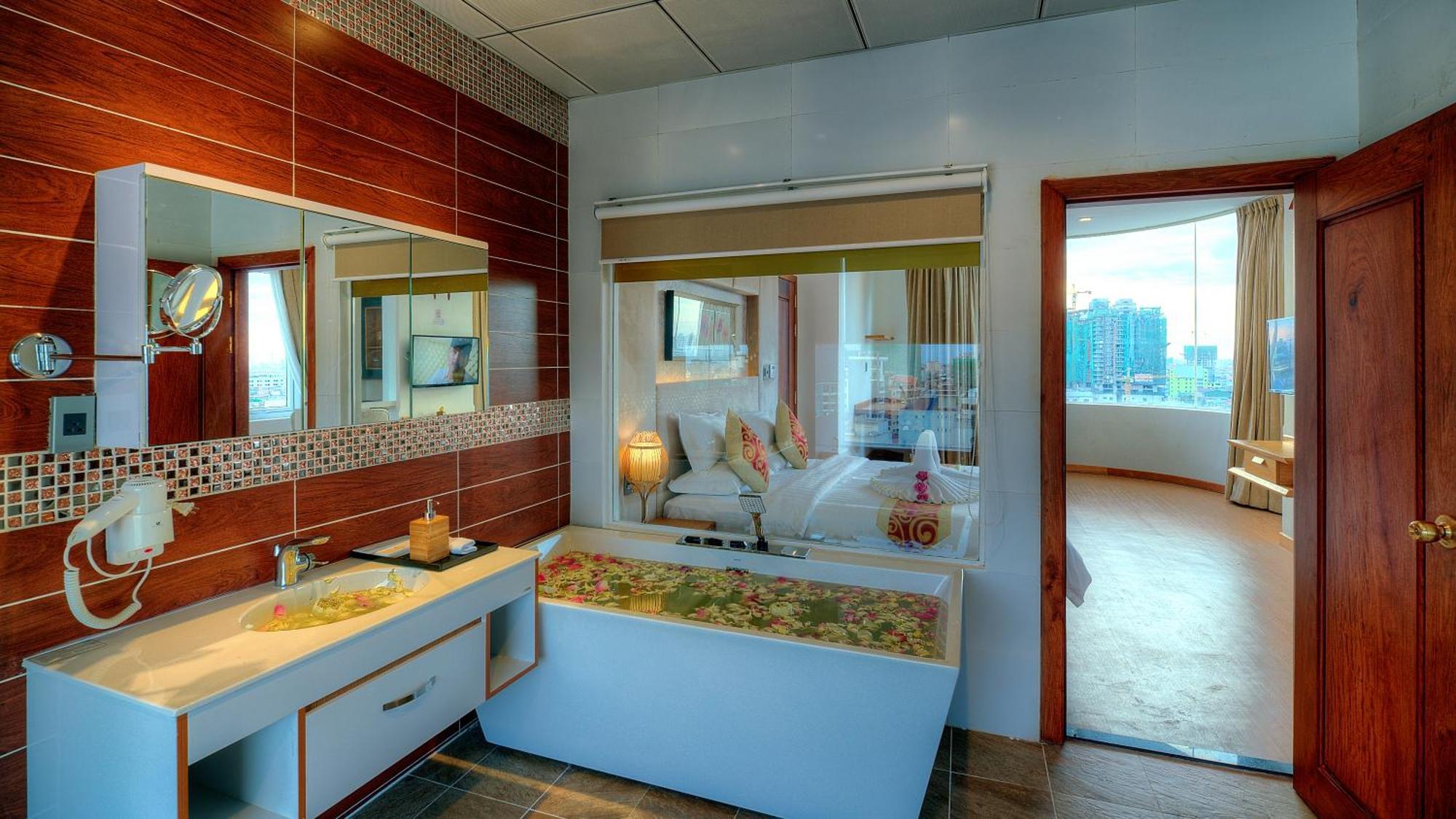 Orussey One Hotel & Apartment Phnom Penh Dış mekan fotoğraf